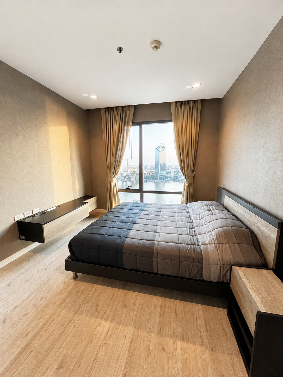Master bedroom with Chao Phraya River view