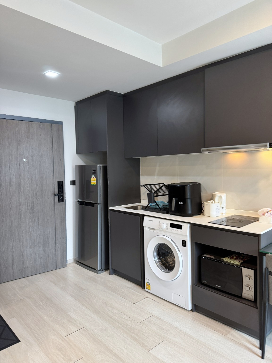 Kitchenette with electrical appliances